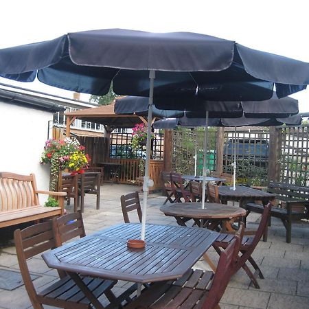 The Crosskeys Inn Usk Bagian luar foto