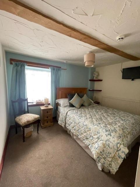 The Crosskeys Inn Usk Bagian luar foto